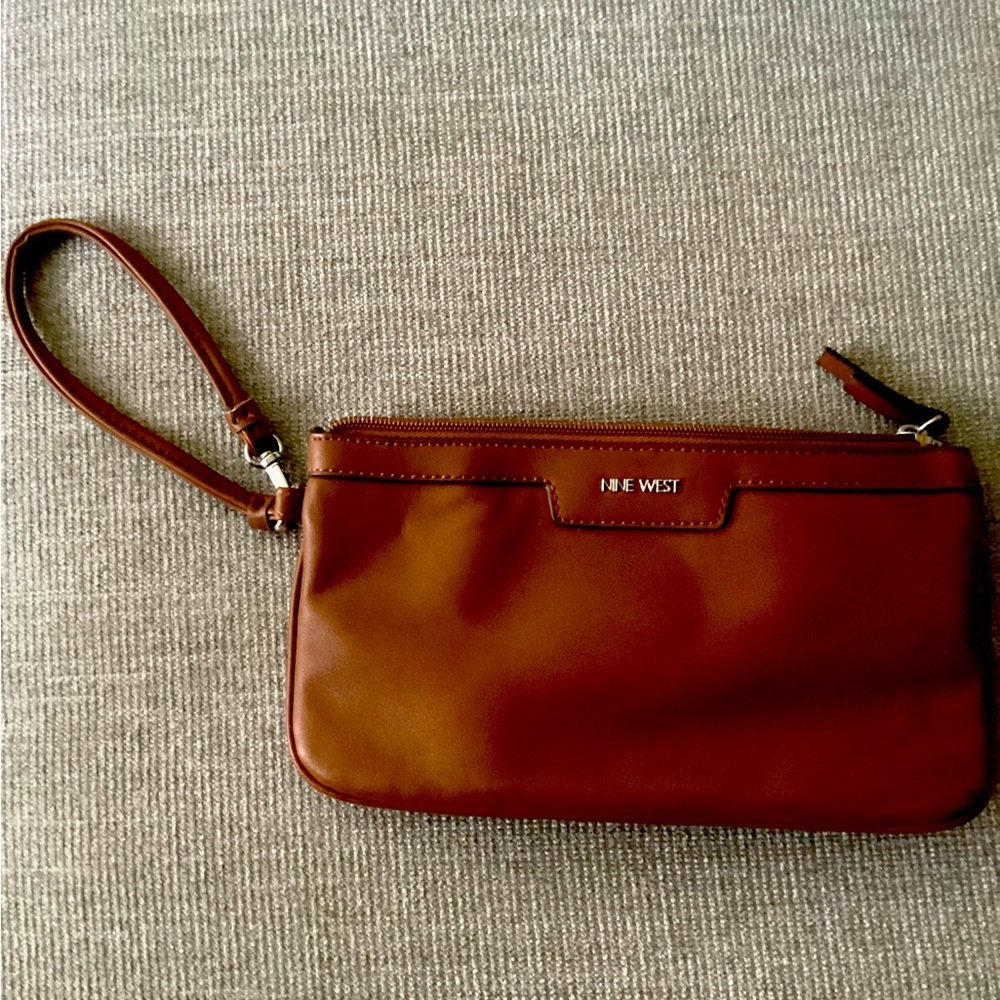 Nine West NWOT light brown clutch